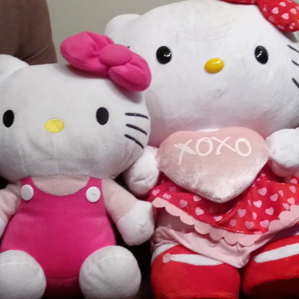 2 Hello Kitty Bears